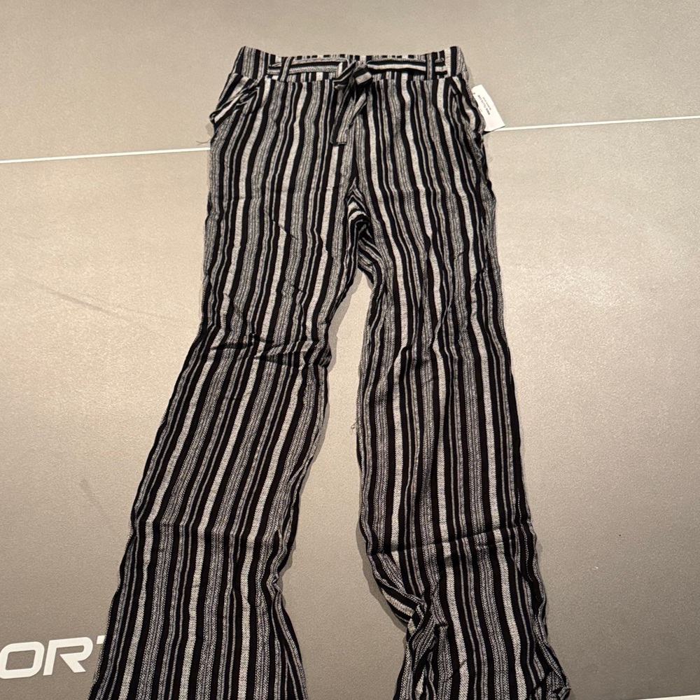 Full Tilt Black and Gray Striped Kids Bottoms